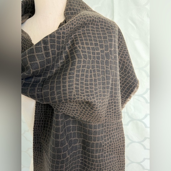 Inner Mongolia Kousei Cashmere 10% Wool 90% New! Scarf shawl Crocodile Print - Picture 4 of 13